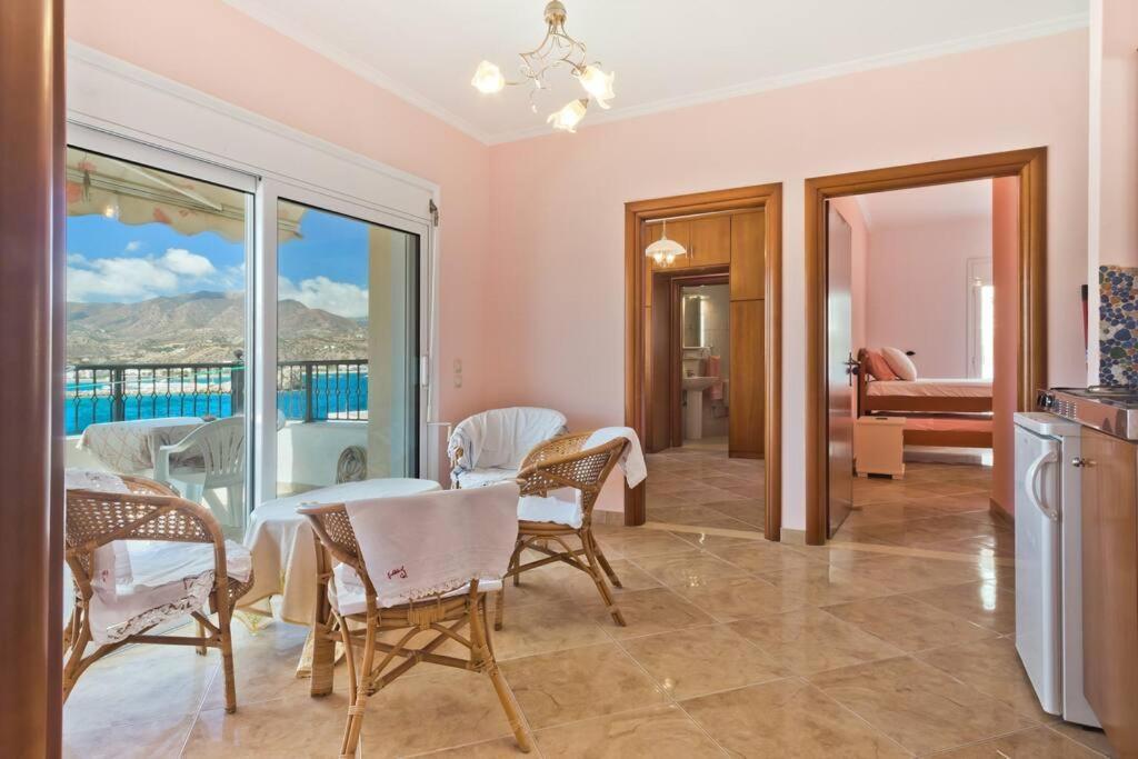 Crystal Chateau: μaisonette Above The Sea Apartment